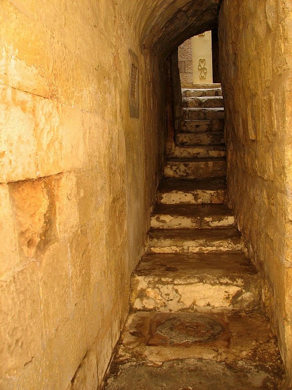 בסמטאותיה 2